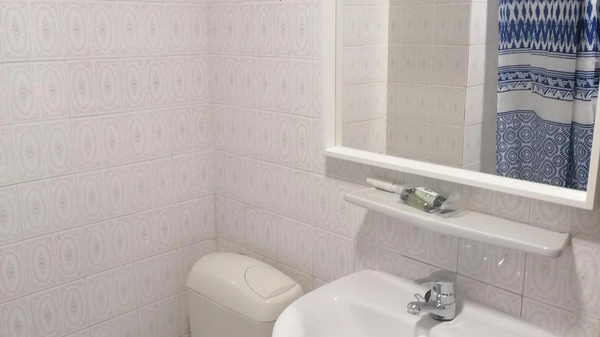 Apartamento En 2ª Linea De Playa Con Terraza, Parking Y Wifi, Cerca De Comercios. - Es-258-119 Roses