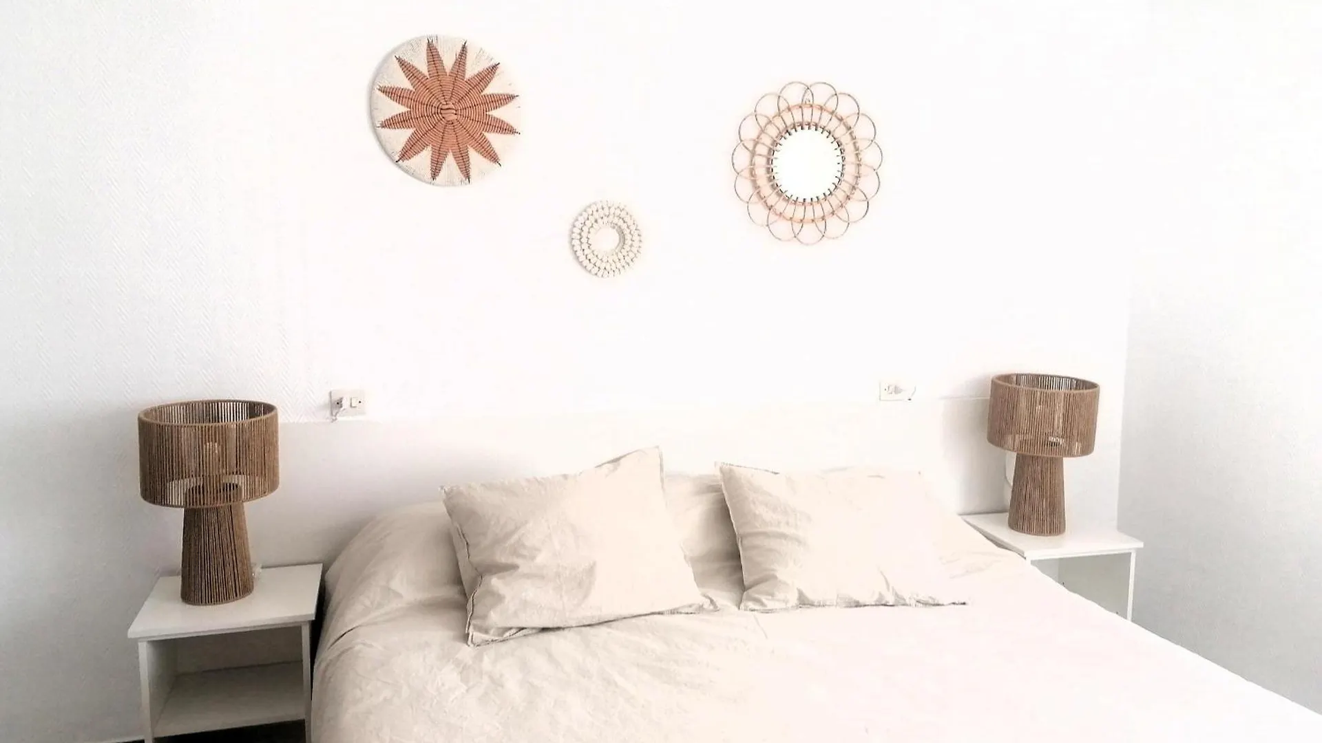 Apartamento En 2ª Linea De Playa Con Terraza, Parking Y Wifi, Cerca De Comercios. - Es-258-119 Roses 0*,  Spain