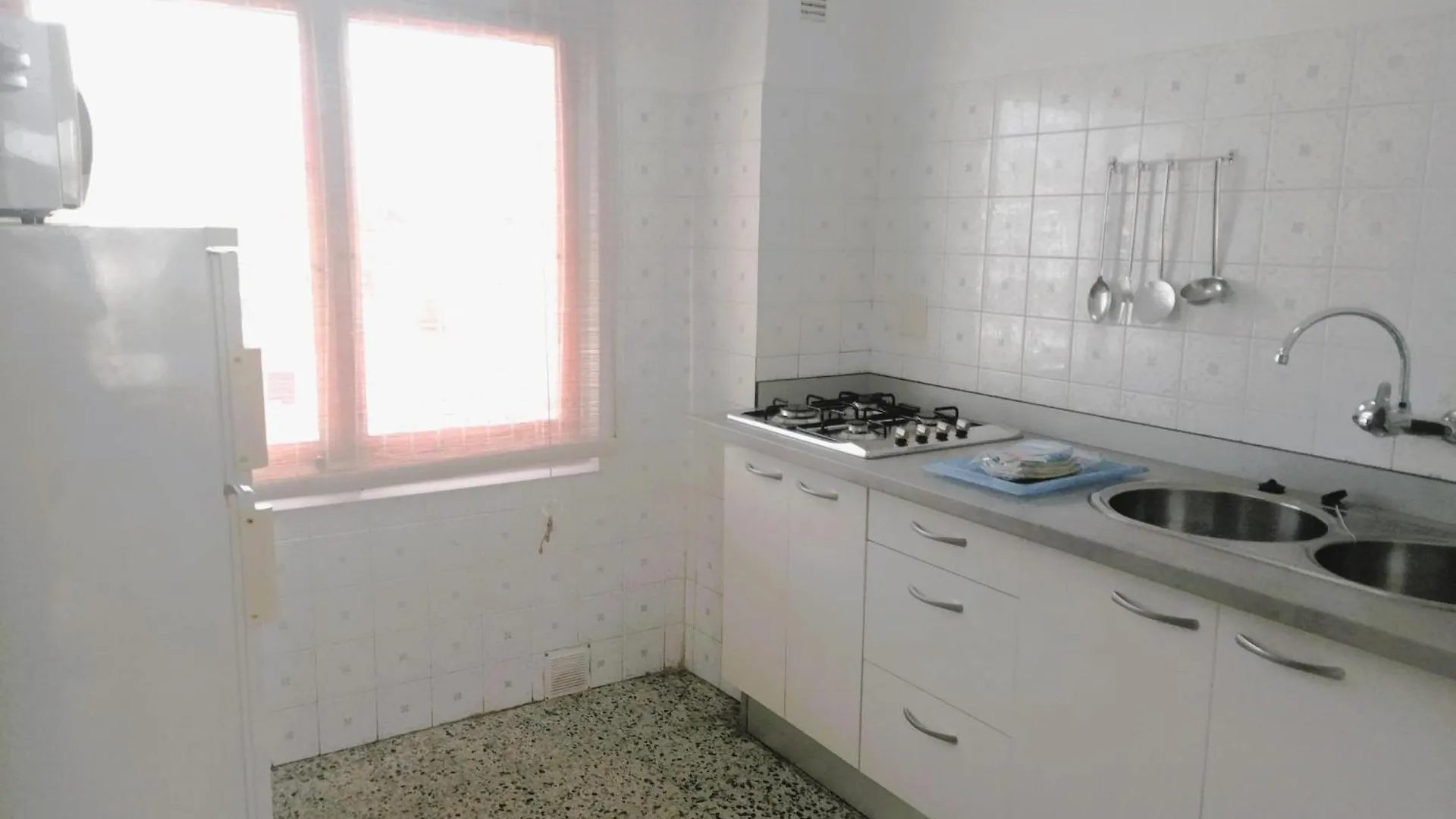 Apartamento En 2ª Linea De Playa Con Terraza, Parking Y Wifi, Cerca De Comercios. - Es-258-119 Roses Apartment