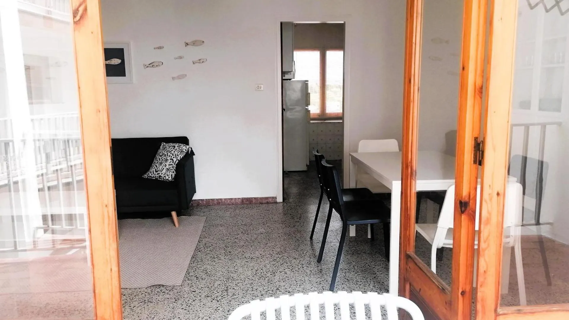 Apartamento En 2ª Linea De Playa Con Terraza, Parking Y Wifi, Cerca De Comercios. - Es-258-119 Roses