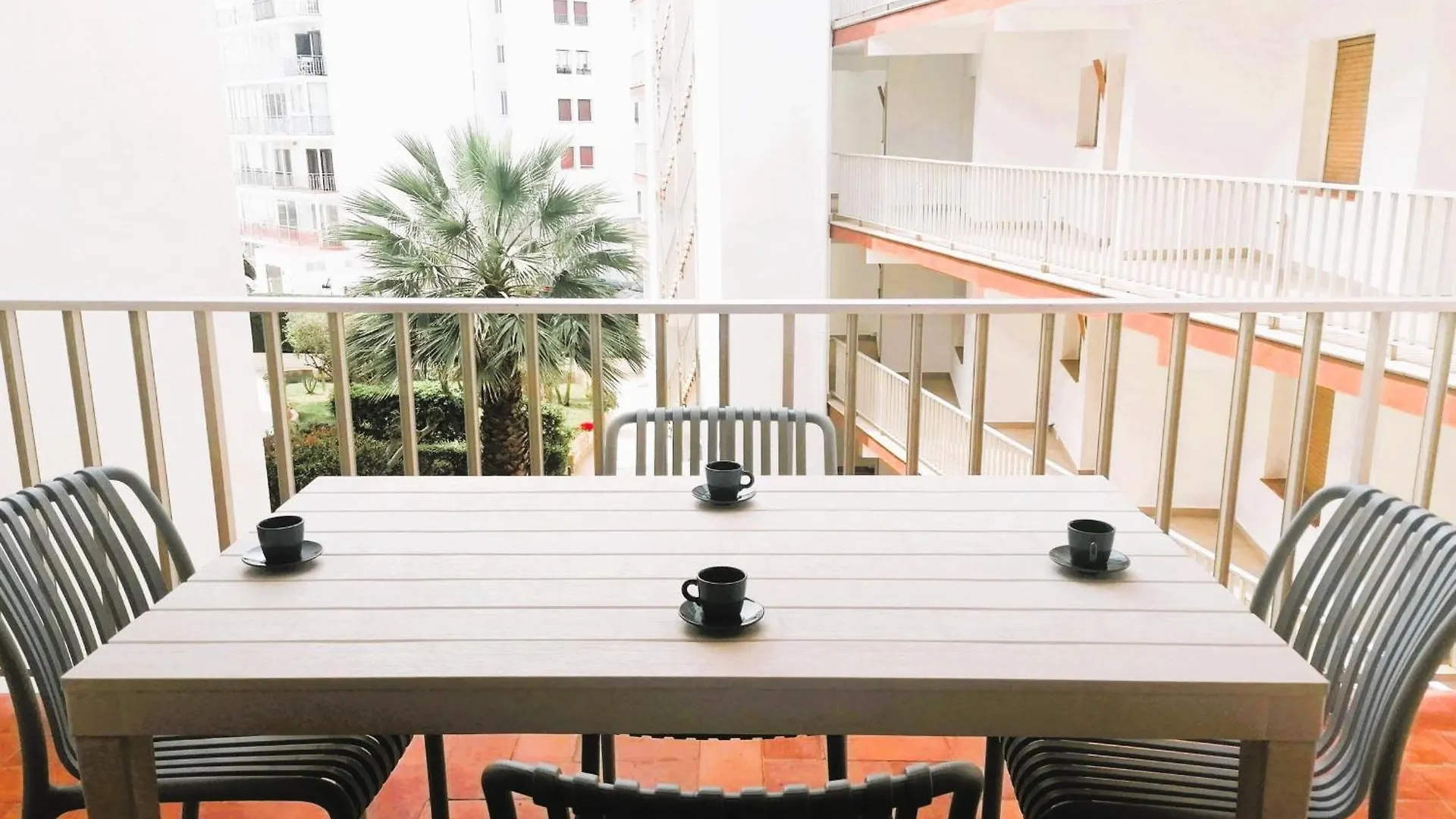 Apartamento En 2ª Linea De Playa Con Terraza, Parking Y Wifi, Cerca De Comercios. - Es-258-119 Roses Apartment